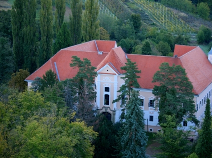 Dvorac Oršić i Kapela sv. Josipa