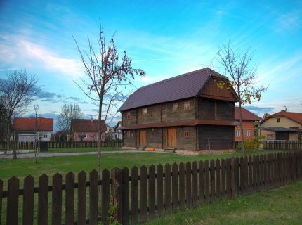 Čardak - tradicijska kuća 