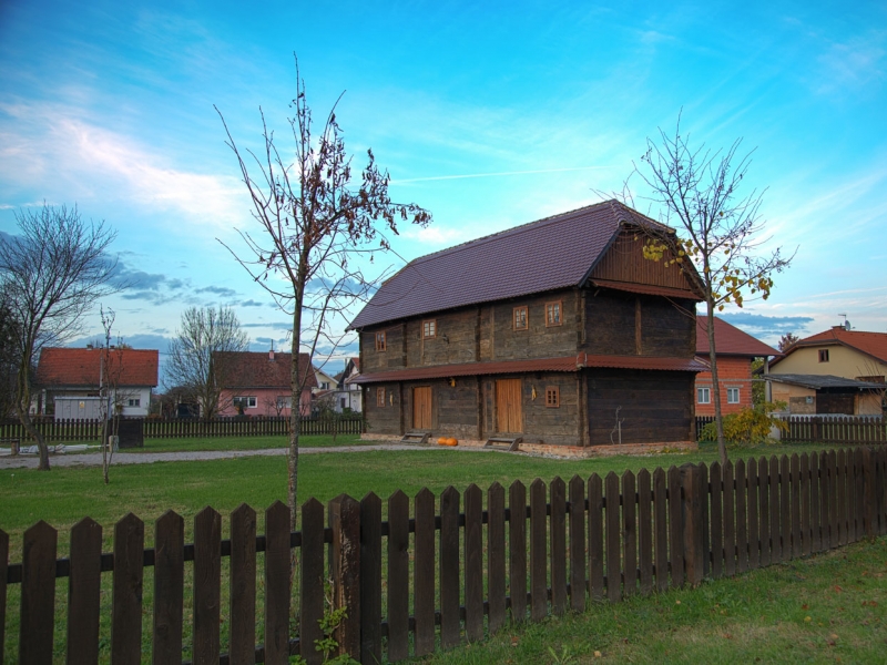 Čardak - tradicijska kuća 