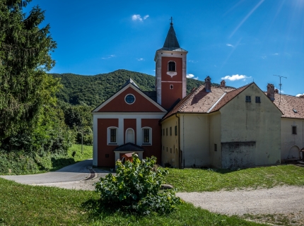 Franjevački samostan i župna crkva sv. Leonarda 